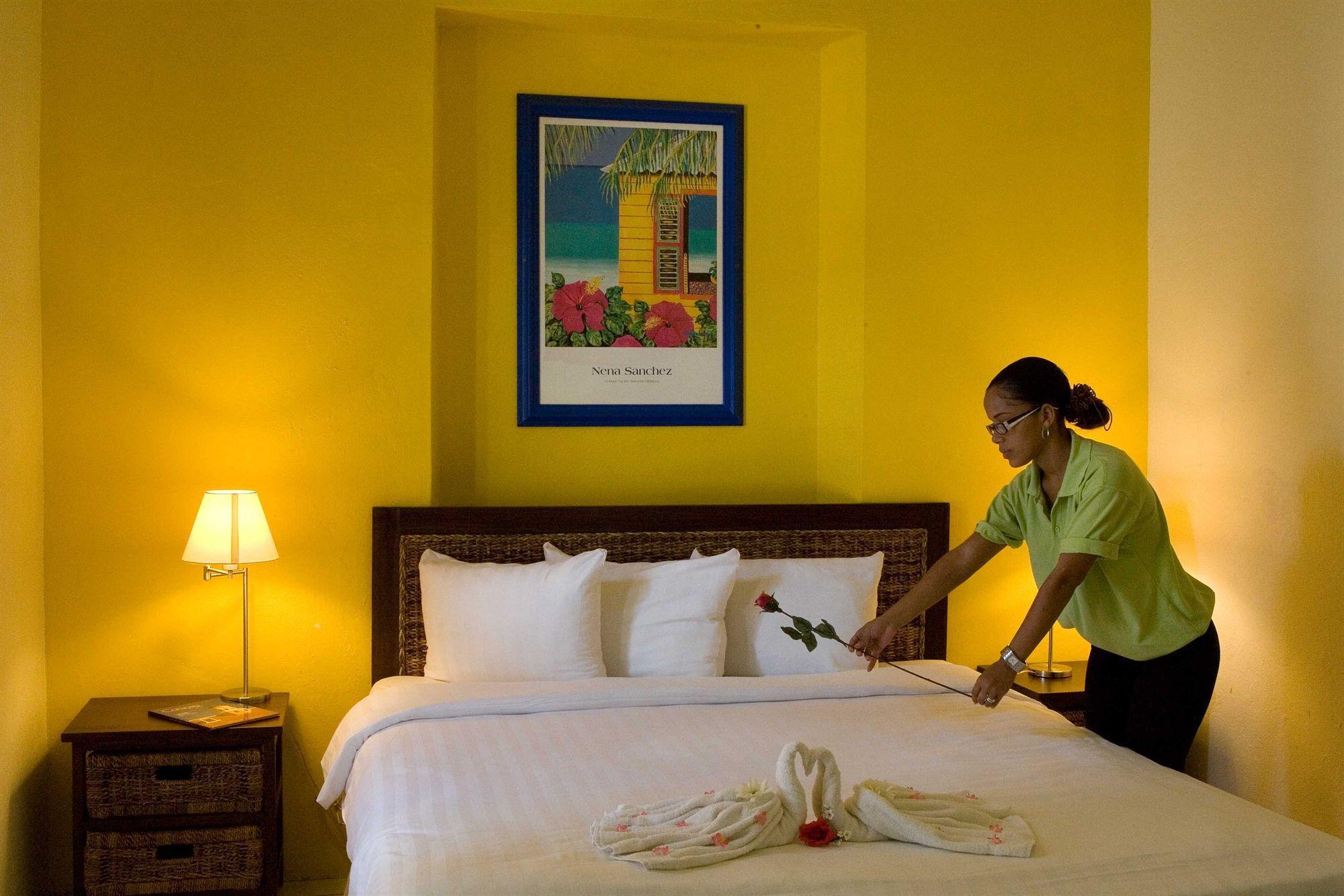 Academy Hotel Curacao Вилемстад Екстериор снимка
